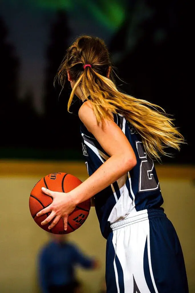 how long are womens college basketball quarters